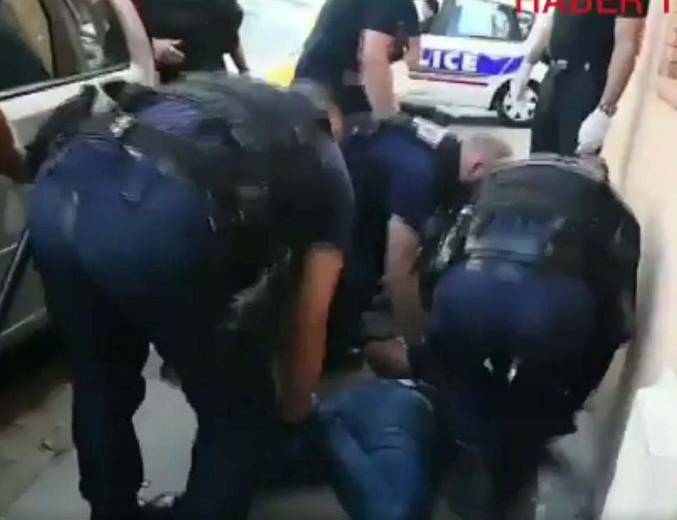 ТУЛУЗ: Непознати мушкарац насртао на људе у центру града, повређено СЕДМОРО особа (ВИДЕО)